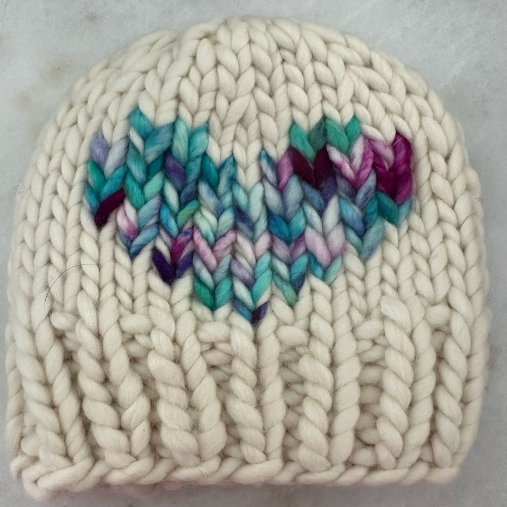💜Hand-Knit Beanie with Multicolor Heart